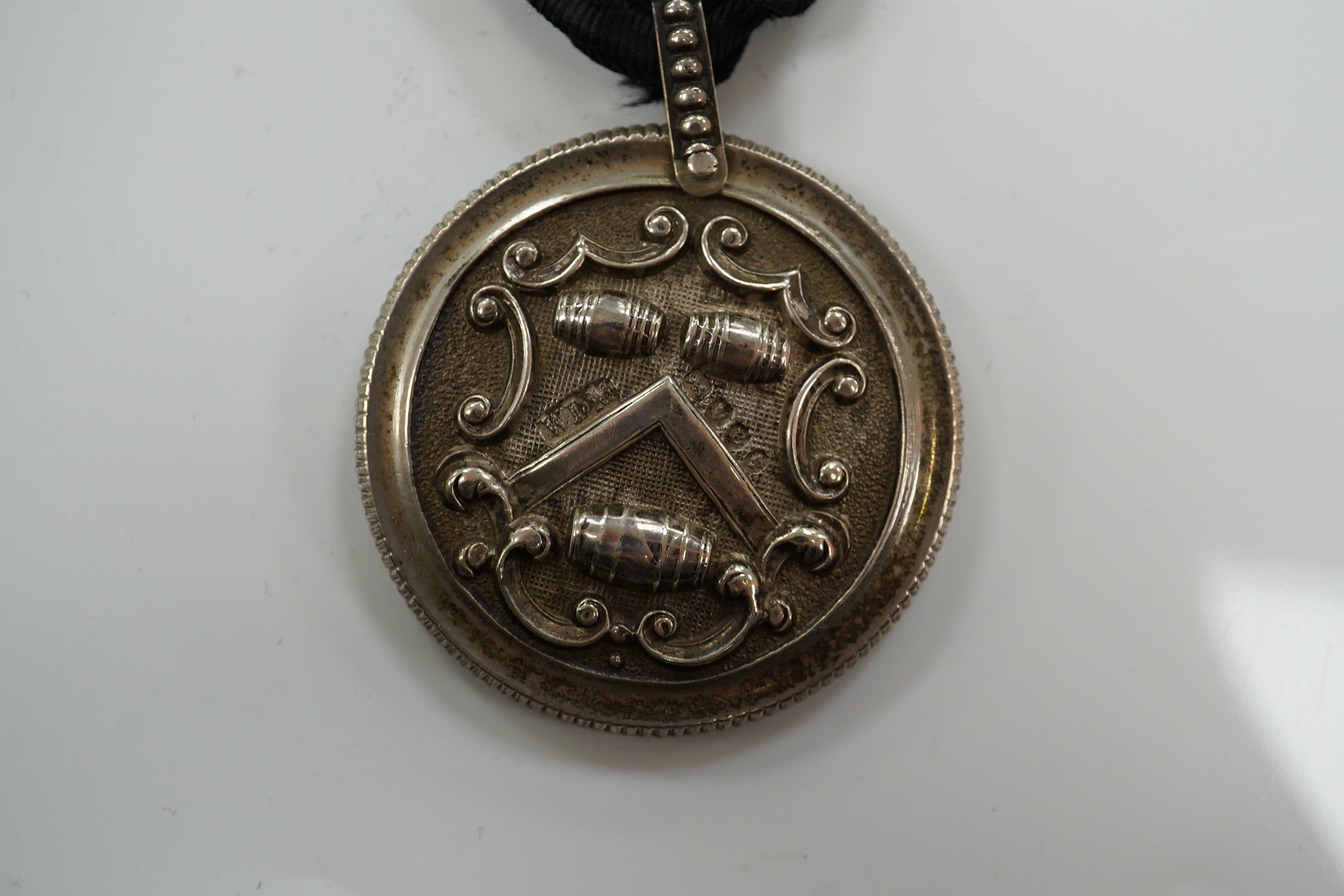 A Worshipful Company of Vintners silver badge, named for James Hora, 1882